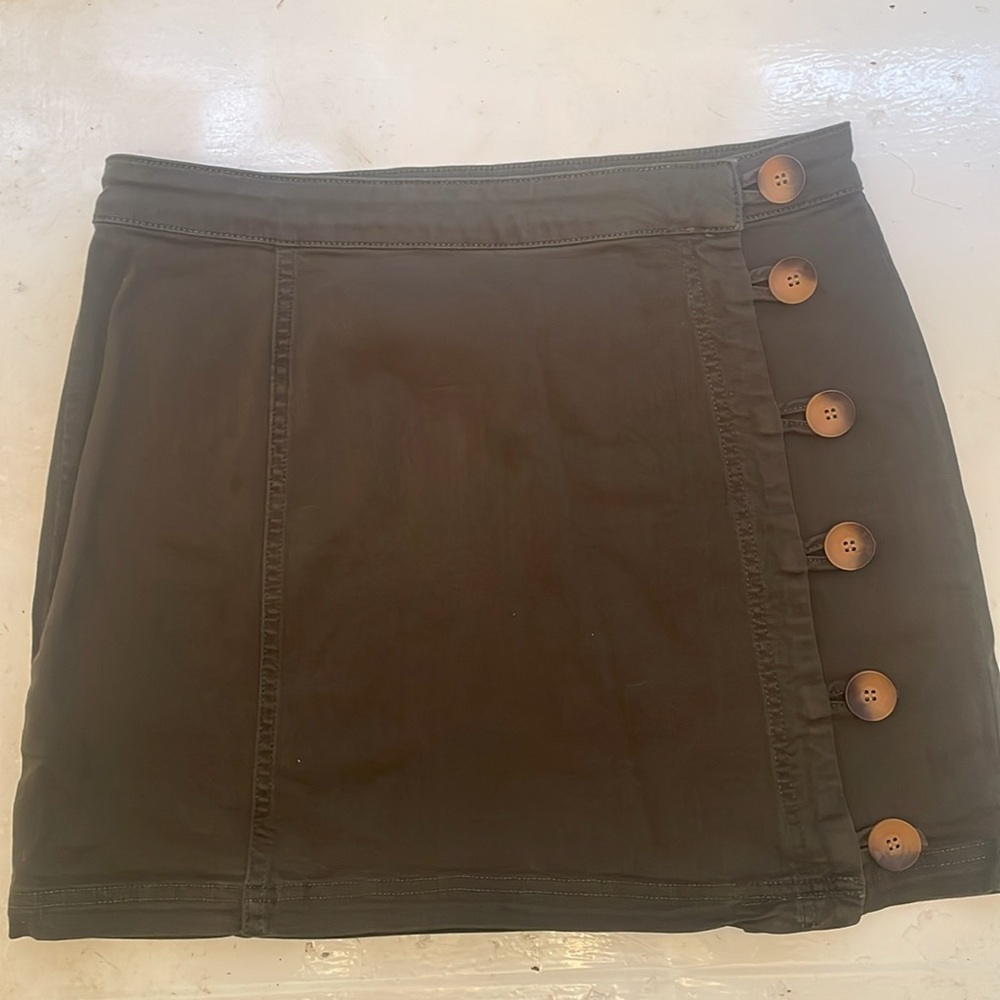 Free People Olive Button-Front Mini Skirt New with Tags labelled size 10 US